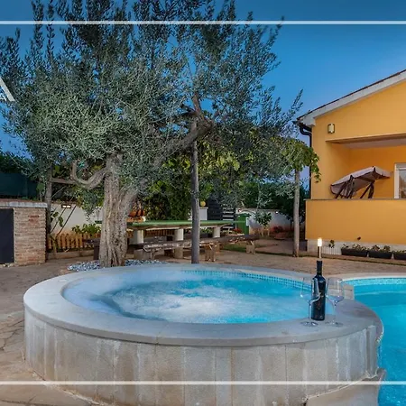 Abacca House Fondole Croatia Ferienhaus *
